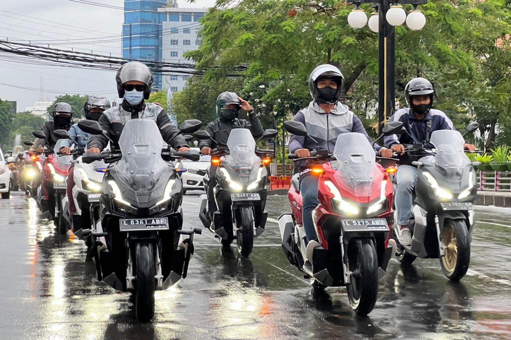 Berkendara Memasuki Musim Hujan, Ini yang Perlu Disiapkan Agara #Cari Aman