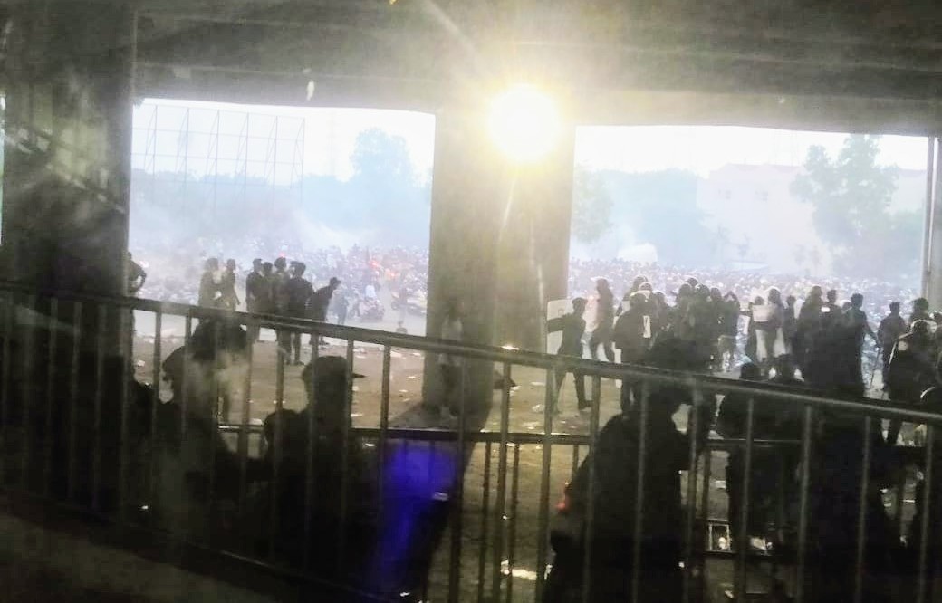 GU Kalah 2-1 dari Deltras, Suporter Ultras Sempat Bentrok Dengan Aparat