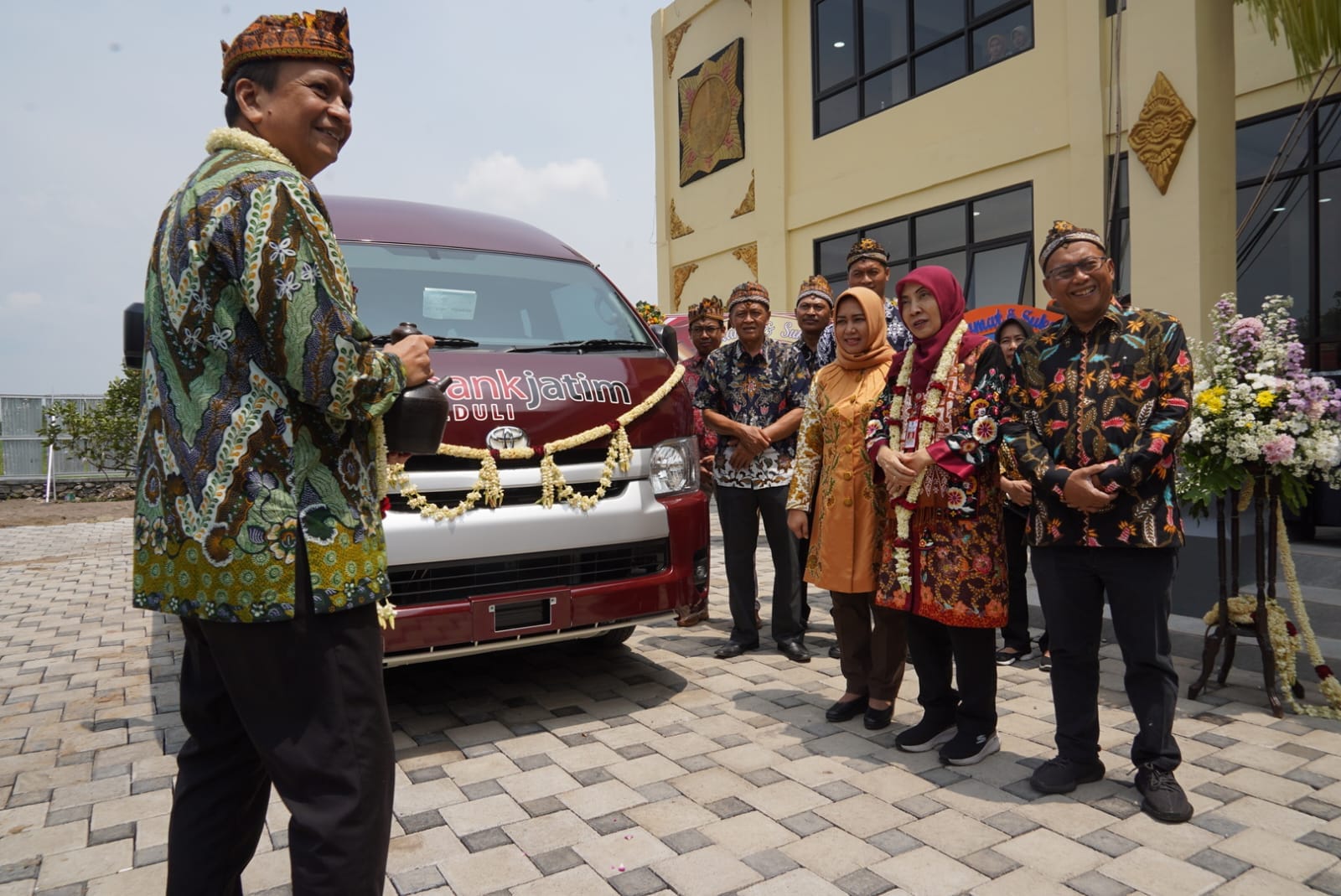 CSR Bank Jatim di Sumenep dan Kota Mojokerto Sentuh Pendidikan, Pariwisata Hingga UMKM