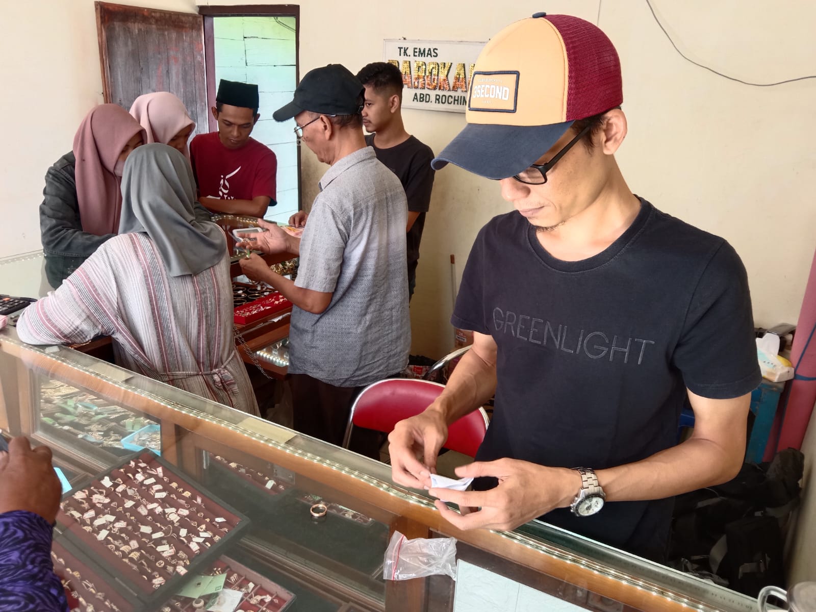 Sebulan Lebih Belum Terungkap, Pemilik Toko Emas Pasar Klepek Bojonegoro yang Dirampok Masih Trauma