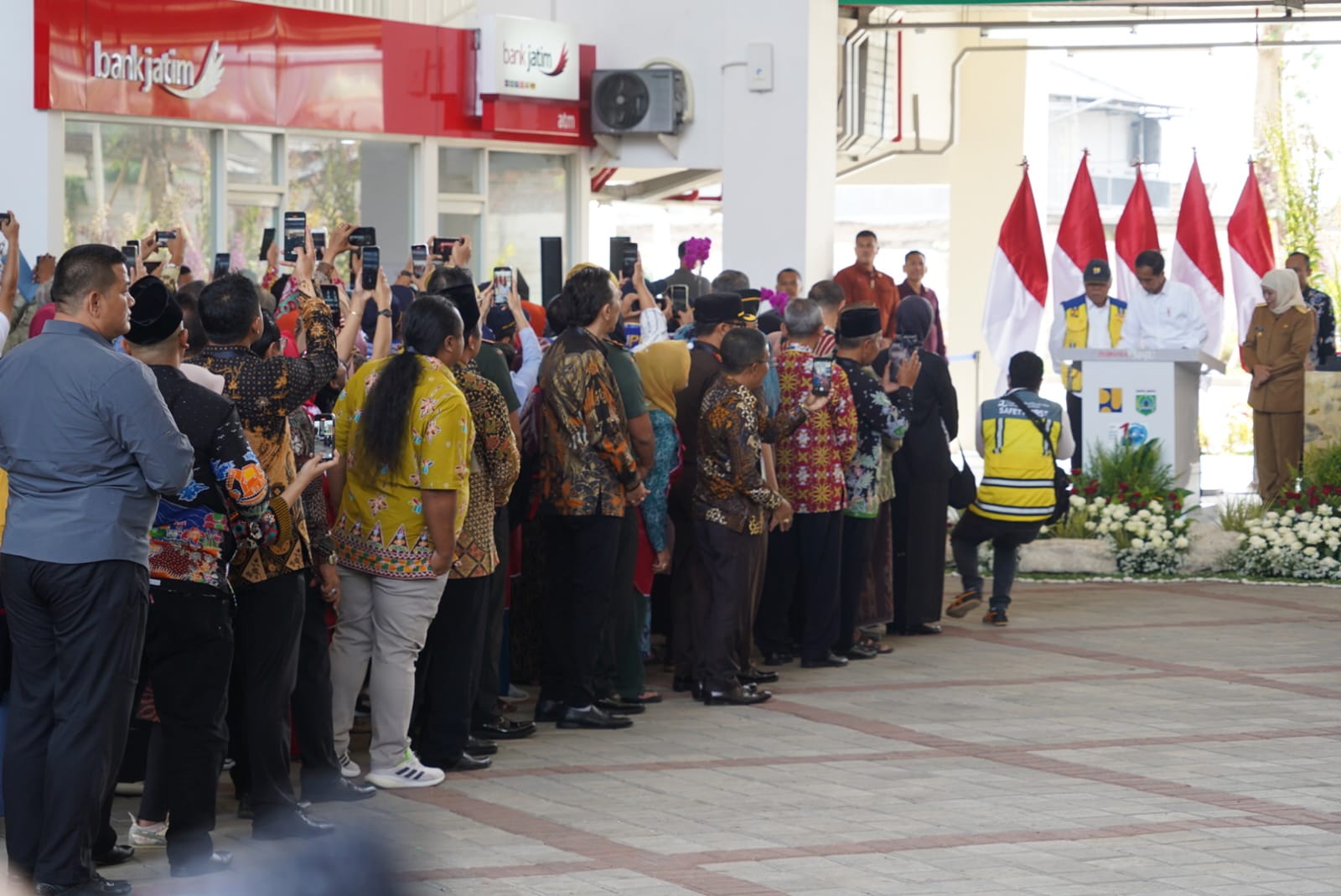 Presiden Jokowi Meriahkan Peresmian Pasar Induk Among Tani yang Fasilitas dan Sistem Transaksinya Didukung Bank Jatim