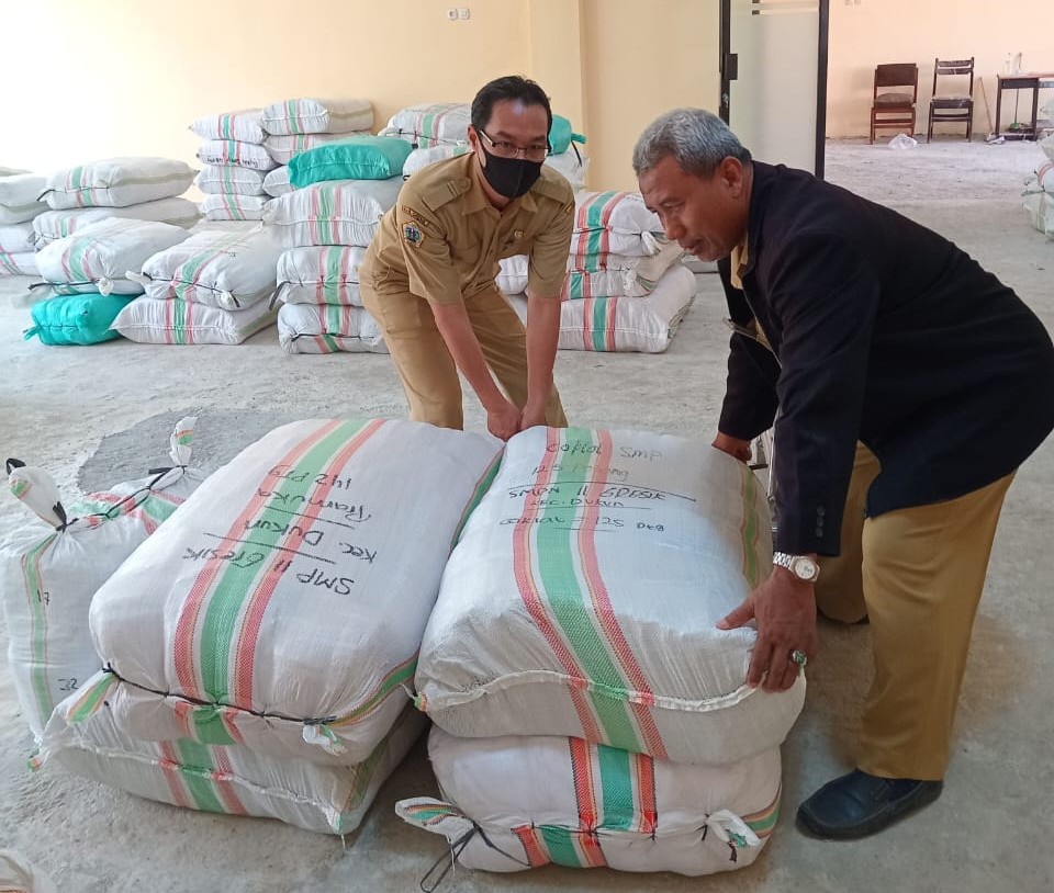 Seragam Gratis Senilai Rp4 Miliar Untuk Siswa SD dan SMP di Gresik Tuntas Dikirim