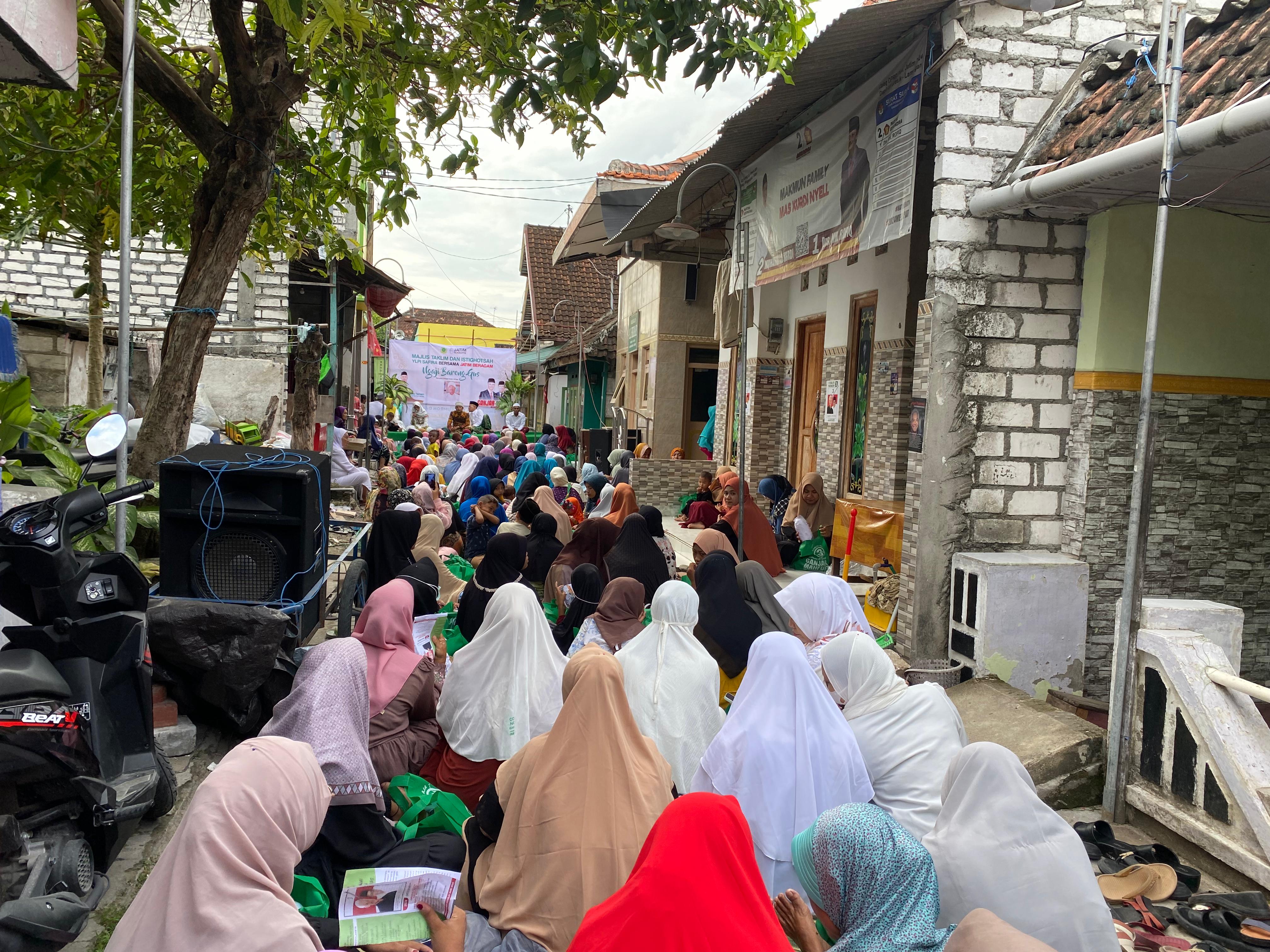 Relawan Jatim Beragam Gresik Gelar Pengajian Bersama Ibu-ibu, Ajak Doakan Pemilu Damai dan Doakan Ganjar - Mahfud Menang