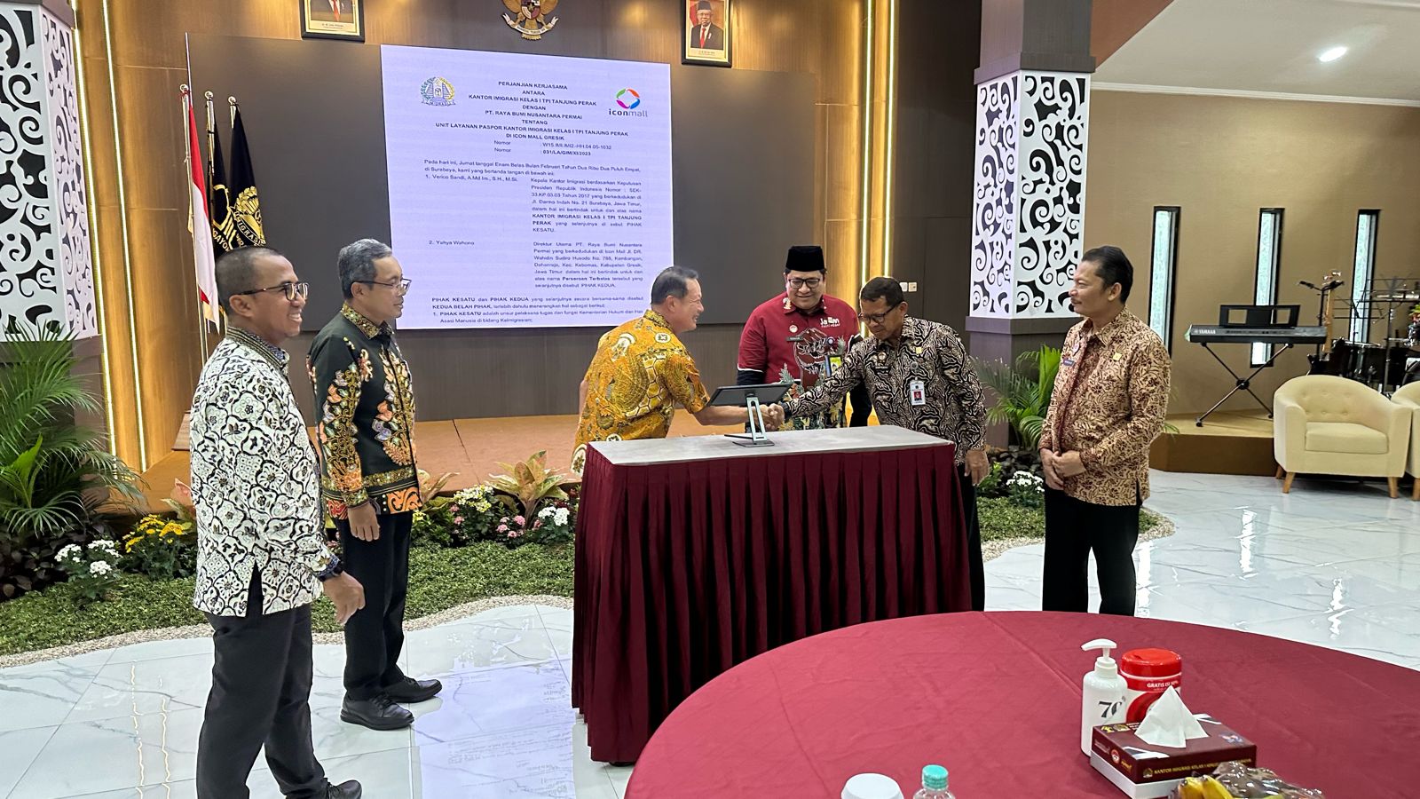 Imigrasi Tanjung Perak Teken MoU dengan RBNP Buka Layanan Paspor di Icon Mall