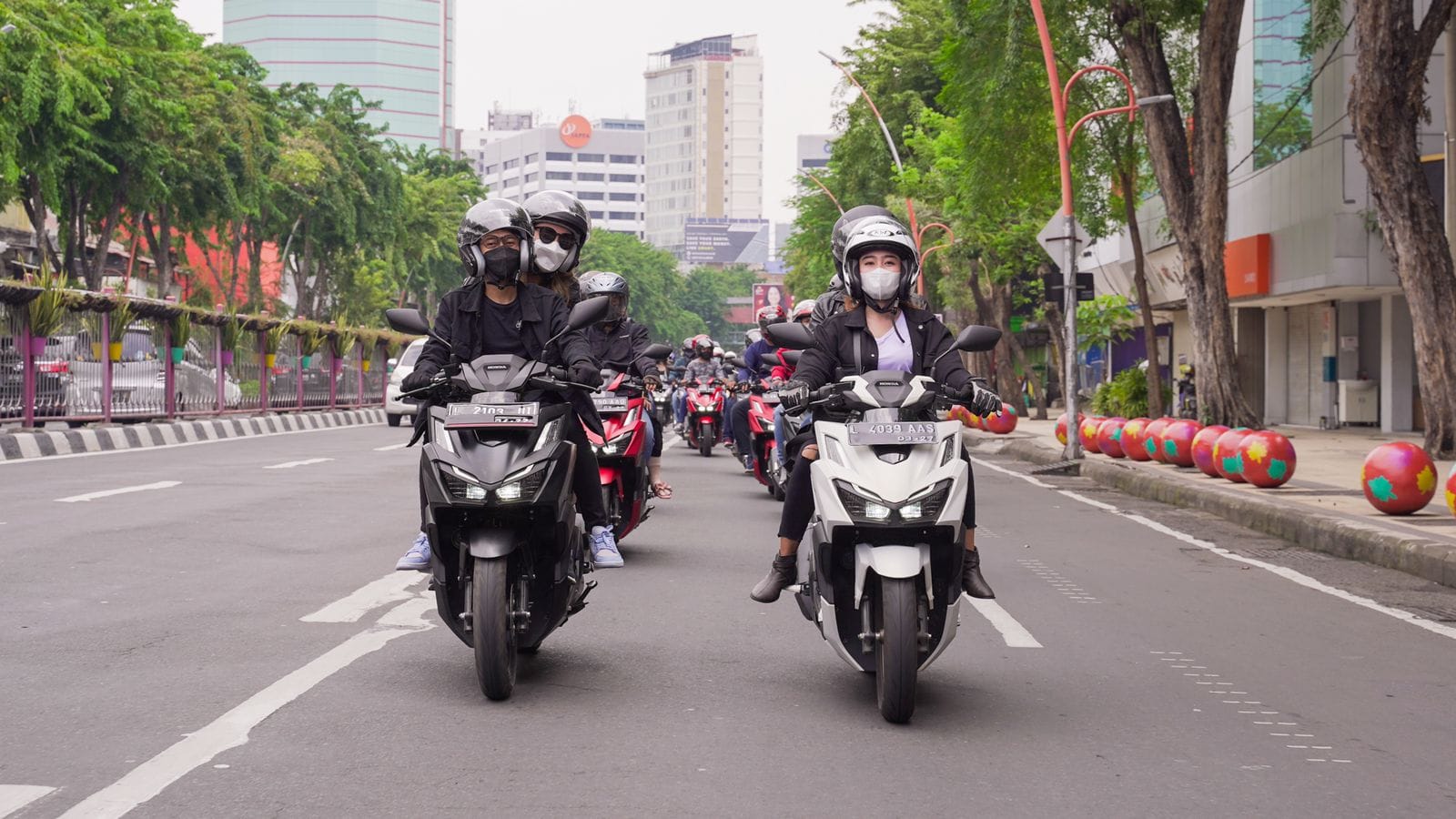 Cara Aman Berboncengan yang Benar Saat Naik Motor