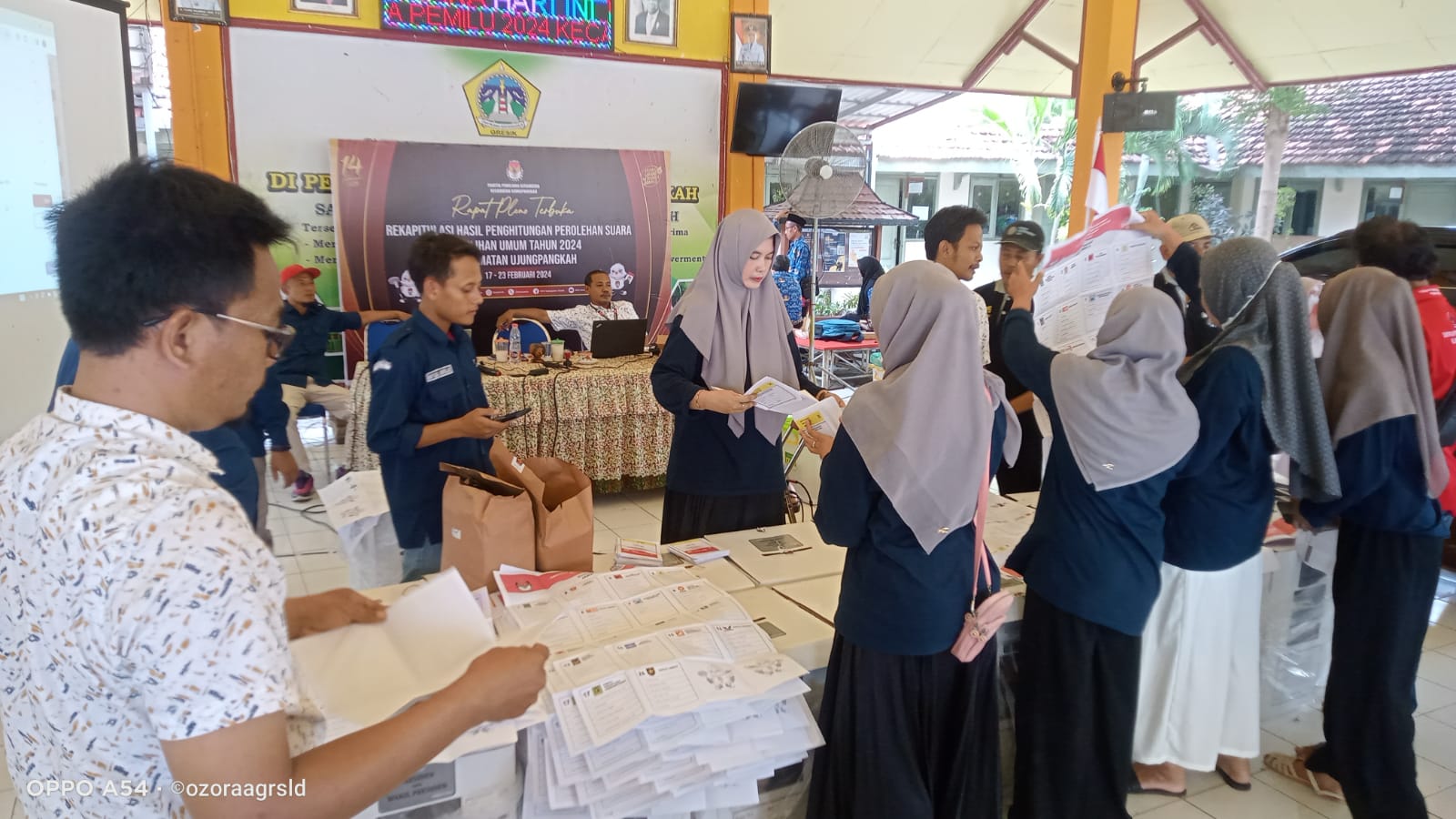 Bawaslu Gresik Menengarai Ada Ratusan TPS yang Terdapat Selisih Hasil Perhitungan Suara, Sehingga Harus Hitung Ulang