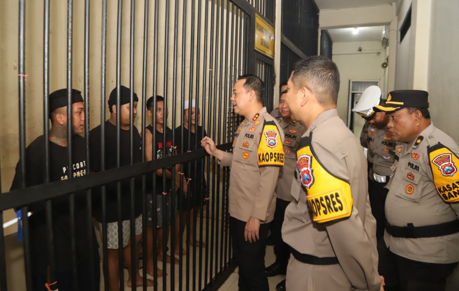 Pastikan Situasi Aman, Kapolres Gresik Cek Ruang Tahanan