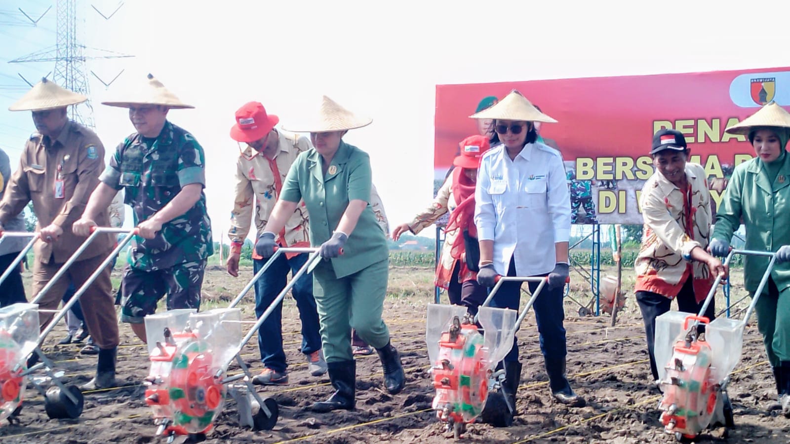Antisipasi Krisis Pangan, Petrokimia Bersama Kodam V Brawijaya Hidupkan Lahan Tidur Dengan Tanaman Padi dan Jagung