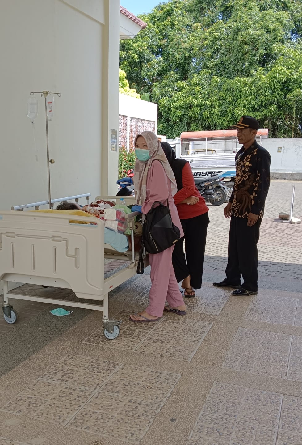 Gempa di Bawean, Nenek 71 Tahun Tertimpa Genteng, Sejumlah Bangunan Retak