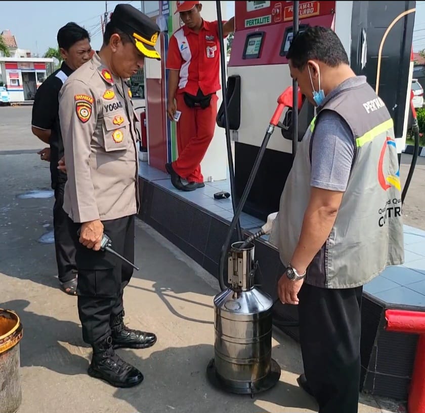 Jelang Lebaran Polisi di Jombang Sidak SPBU, Antisipasi Kecurangan Isi BBM