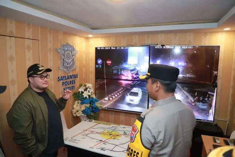 Pemkab Kediri kolaborasi dengan Polres Pasang ATCS Urai kemacetan