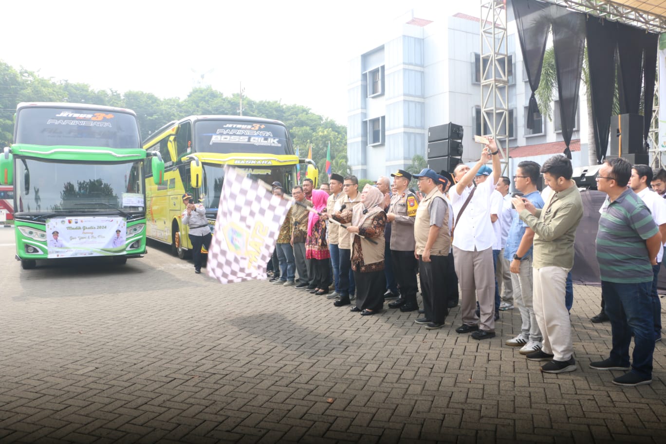 Diberangkatkan Wabup Gresik,  18 Bus Armada Disediakan Pemkab Gresik untuk Mudik Gratis Bareng Gus Yani dan Bu Min