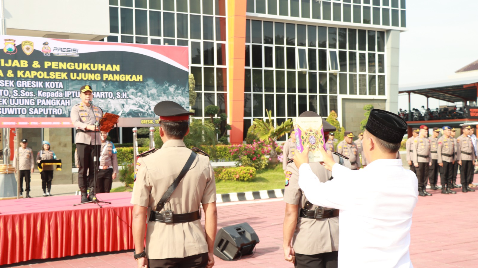 Kapolres Gresik Pimpin Sertijab Kapolsek Gresik Kota dan Kapolsek Ujung Pangkah