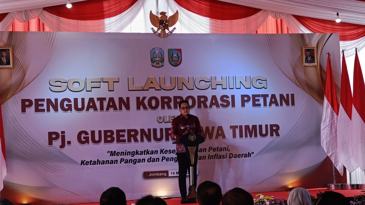 Pilot Project Pertama, Pj Gubernur Adhy Luncurkan Korporasi Petani dan Pelepasan Beras Jatim Cetar di Jombang