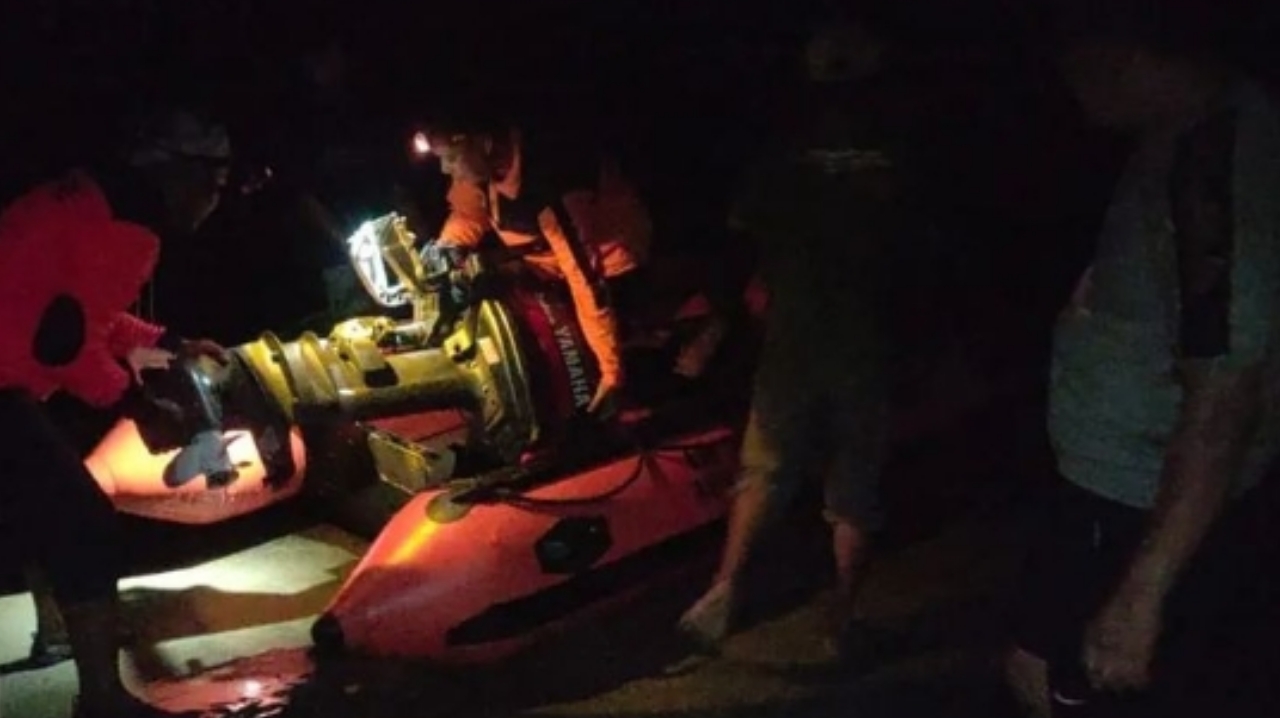 Gelombang Tinggi, Lima Pemancing di Tuban Kecebur Laut