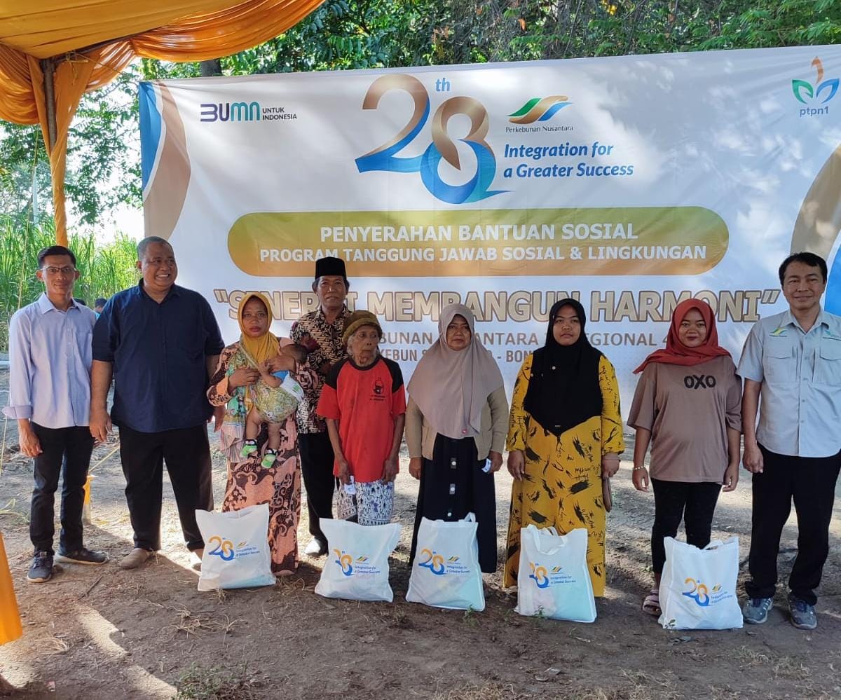 Ratusan Warga di Tiga Kota Terima Paket Sembako Gratis dari Program CSR PTPN I Regional 4