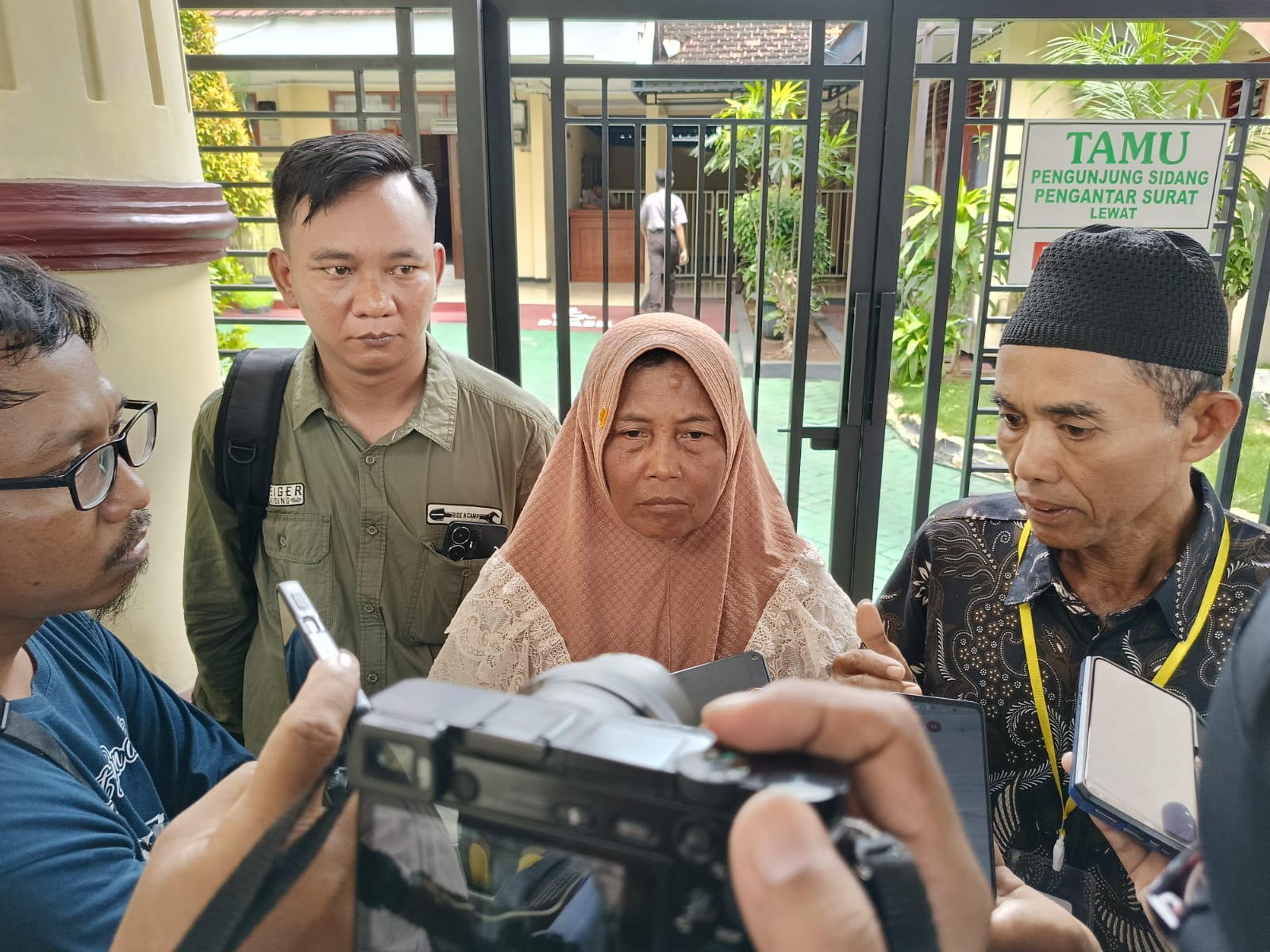 Cerita Darmi, Nenek Tua di Tuban yang Dihukum Penjara 1 Bulan 15 Hari Karena Pukul Keponakan