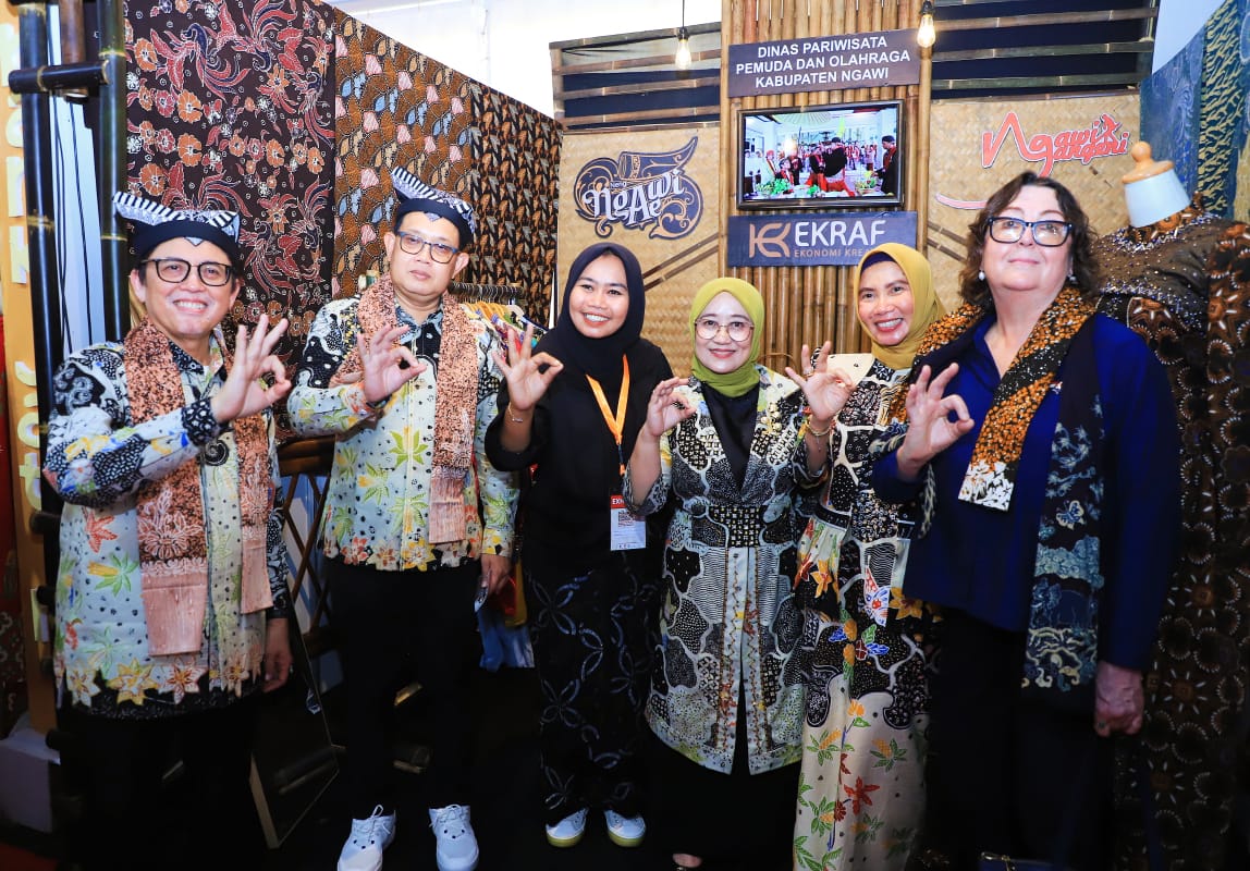 Buka Pekan Batik di Bojonegoro, Pj. Gubernur Adhy Dorong Batik Jatim Mendunia dan Dongkrak Ekonomi Masyarakat