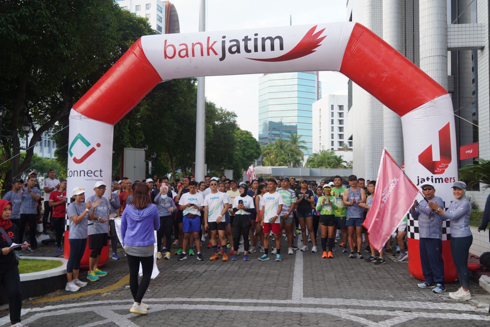 Tingkatkan Gaya Hidup Sehat Masyarakat, Bank Jatim Gelar JConnect Run 2024