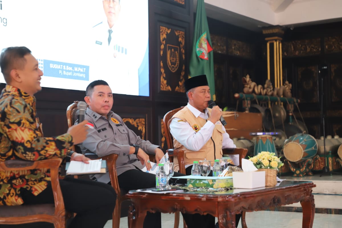 Pj Bupati Jombang Sugiat Komitemen Wujudkan Pelayanan Bersih, Gelar Seminar Saber Pungli