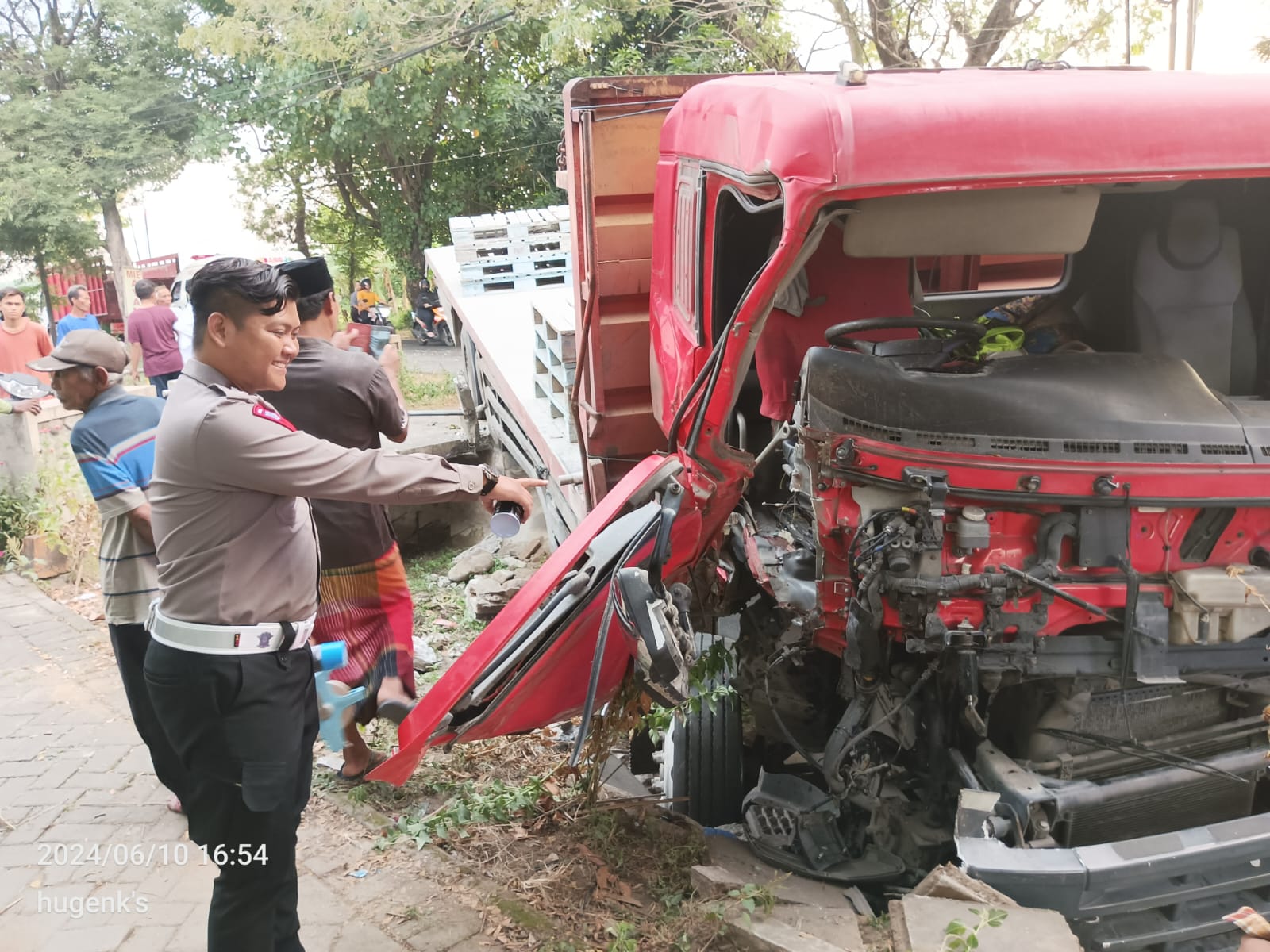 Dua Truk di Jombang Tabrakan Frontal, Satu Orang Meninggal Dunia di Tempat