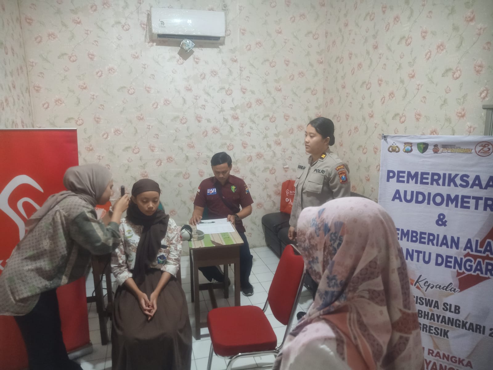 Polres Gresik Bantu Alat Dengar dan Gelar Pemeriksaan Audiometri dalam Rangka Hari Bhayangkara ke-78