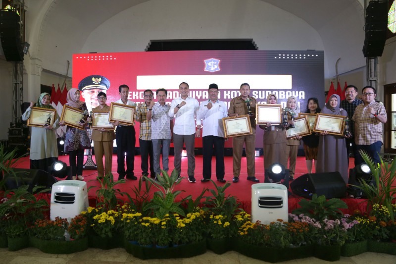 Sebanyak 65 Sekolah di Surabaya Terima Penghargaan Adiwiyata