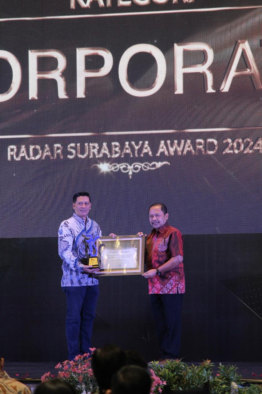 Bank Jatim Dinobatkan Sebagai BUMD Inovatif dan Ekspansif dalam Radar Surabaya Award 2024