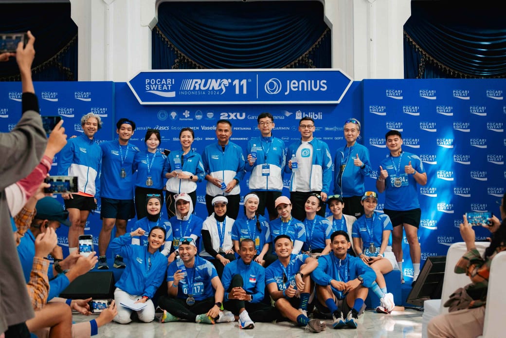 Puluhan Ribu Pelari Biru Berkeringat lewat Pocari Sweat Run Indonesia 2024