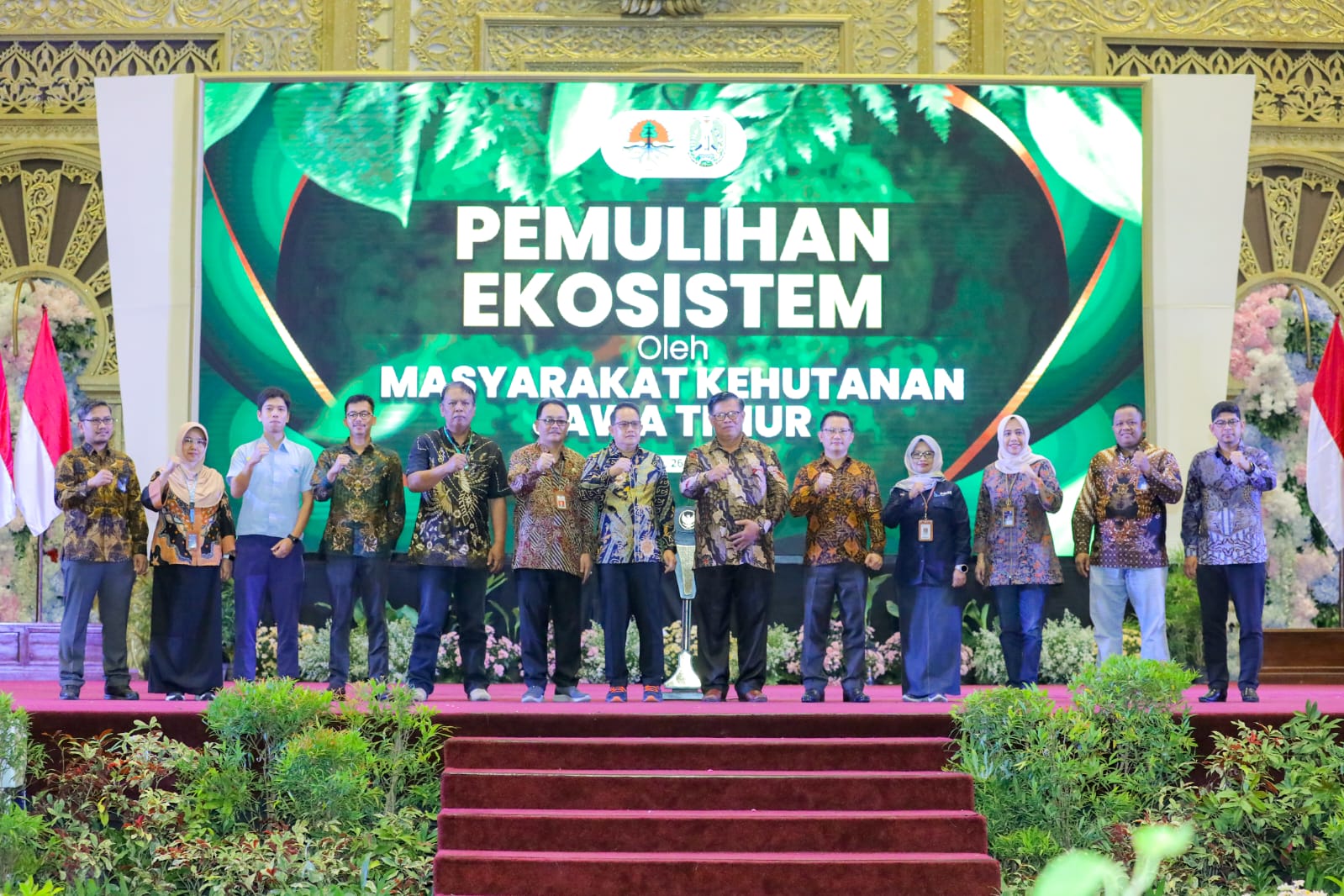 Pj. Gubernur Adhy Ajak Masyarakat Jatim Masifkan Sedekah Oksigen dengan Tanam Mangrove