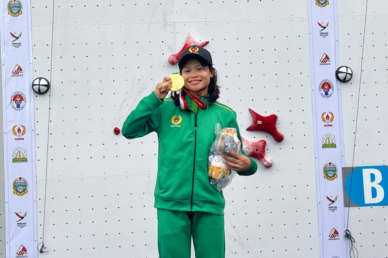Eka Dian, Atlet Asal Tuban Bersama Tim Panjat Tebing Jatim Sumbang Emas di PON XXI Aceh-Sumut 2024