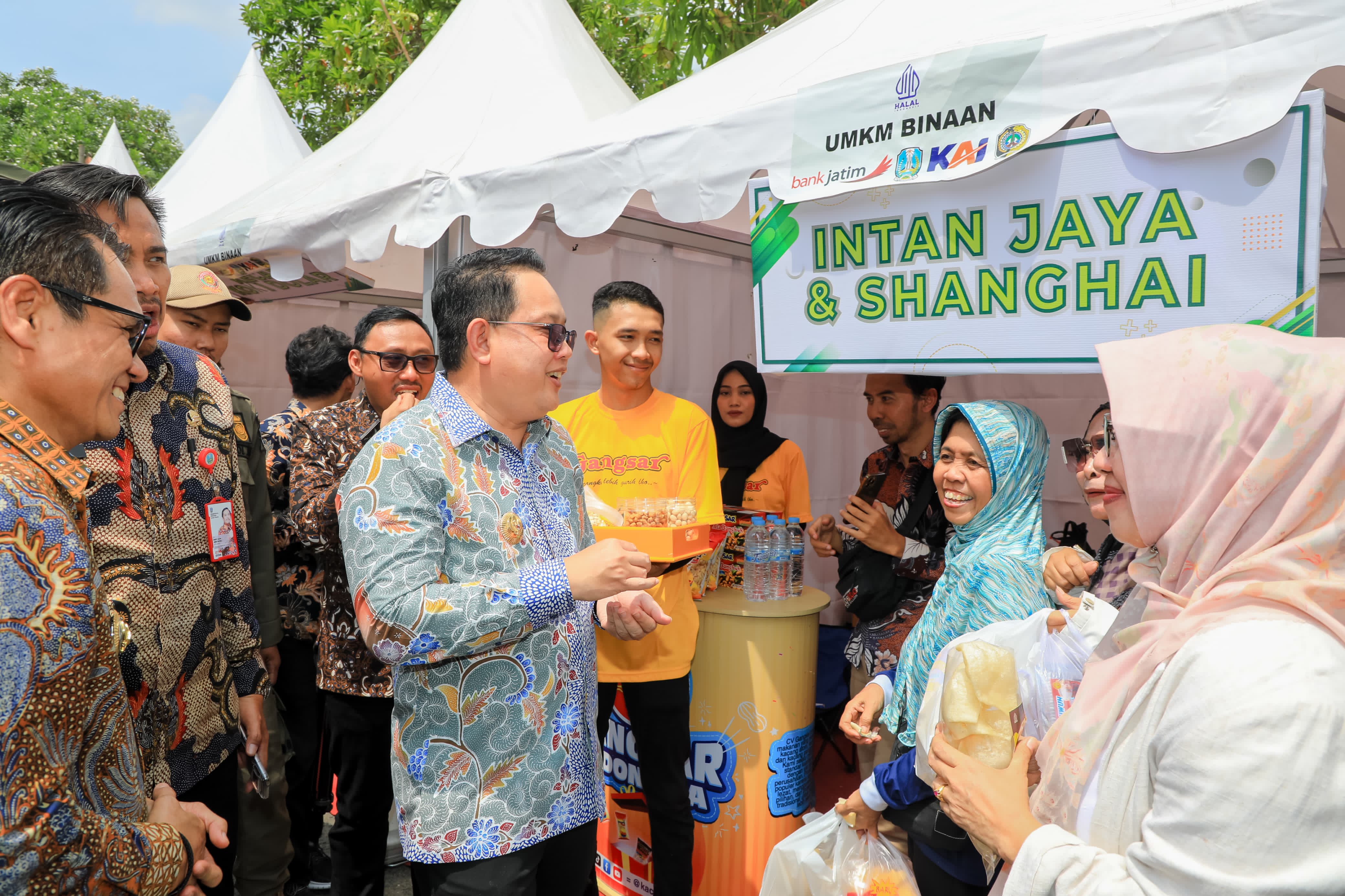 Pj. Gubernur Jatim Resmikan Kawasan Kuliner Halal Pertama di Jatim, jadi Pilot Project untuk Dukung Tumbuhnya Industri Halal