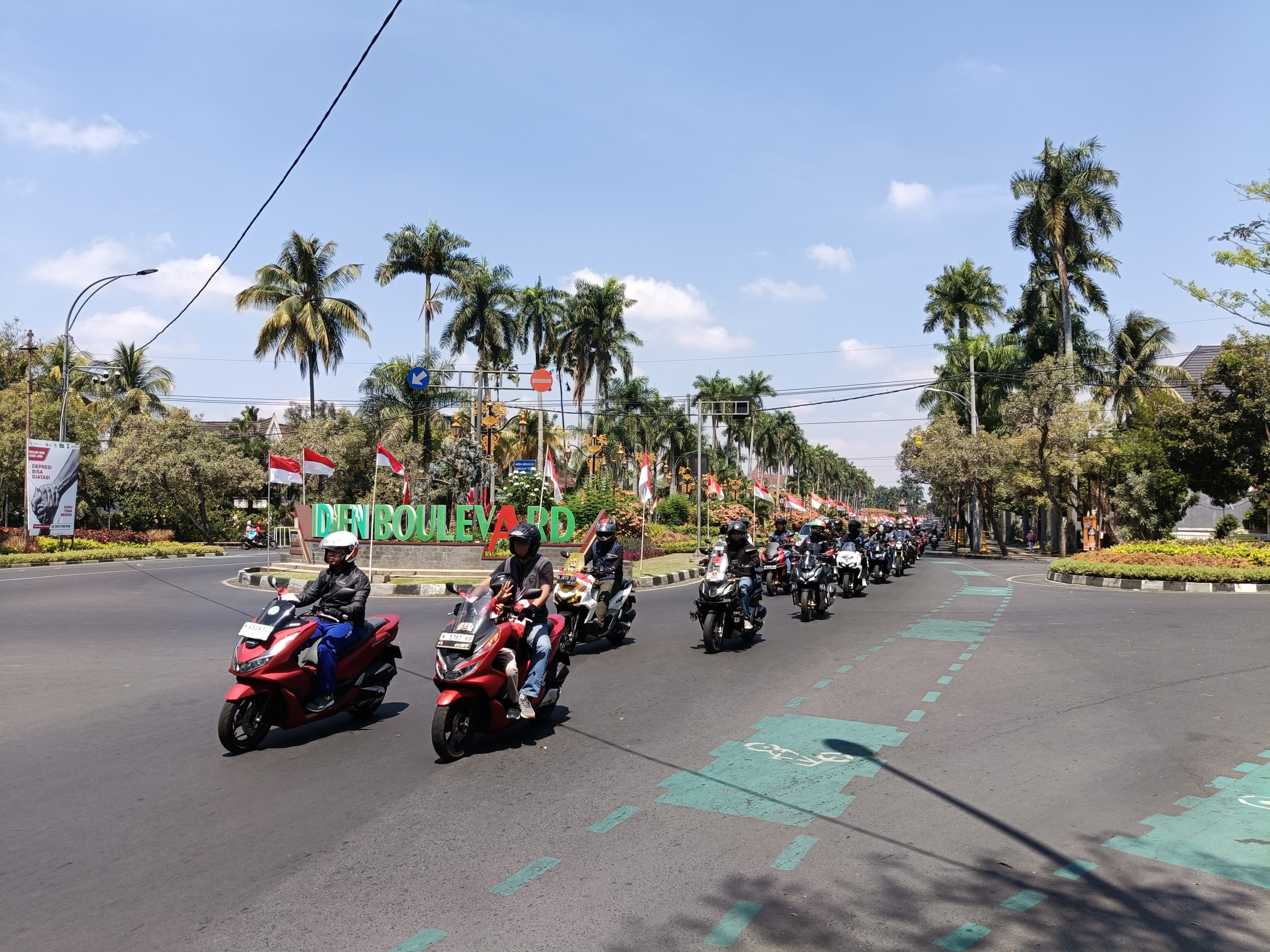 Cari Aman Naik Motor saat Cuaca Panas Bersama Honda