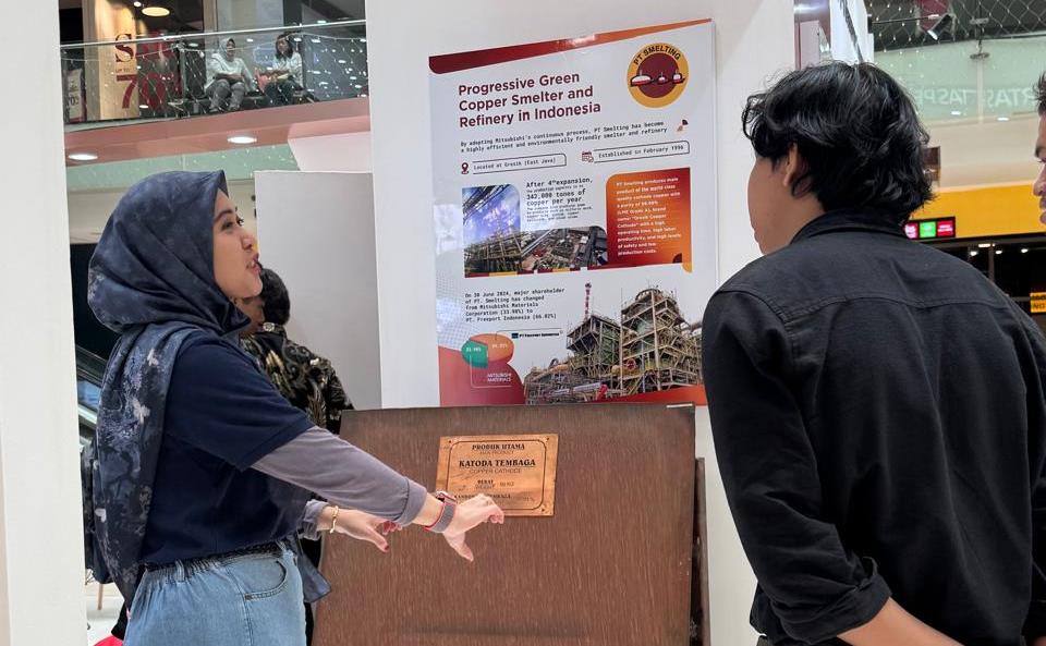 Pengunjung Pameran ICOMET 2024 Tertarik Informasi di Booth PT Smelting