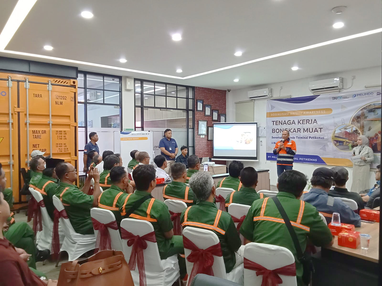 Pelindo Terminal Petikemas Sosialisasikan Safety Awareness Serentak di Seluruh Indonesia