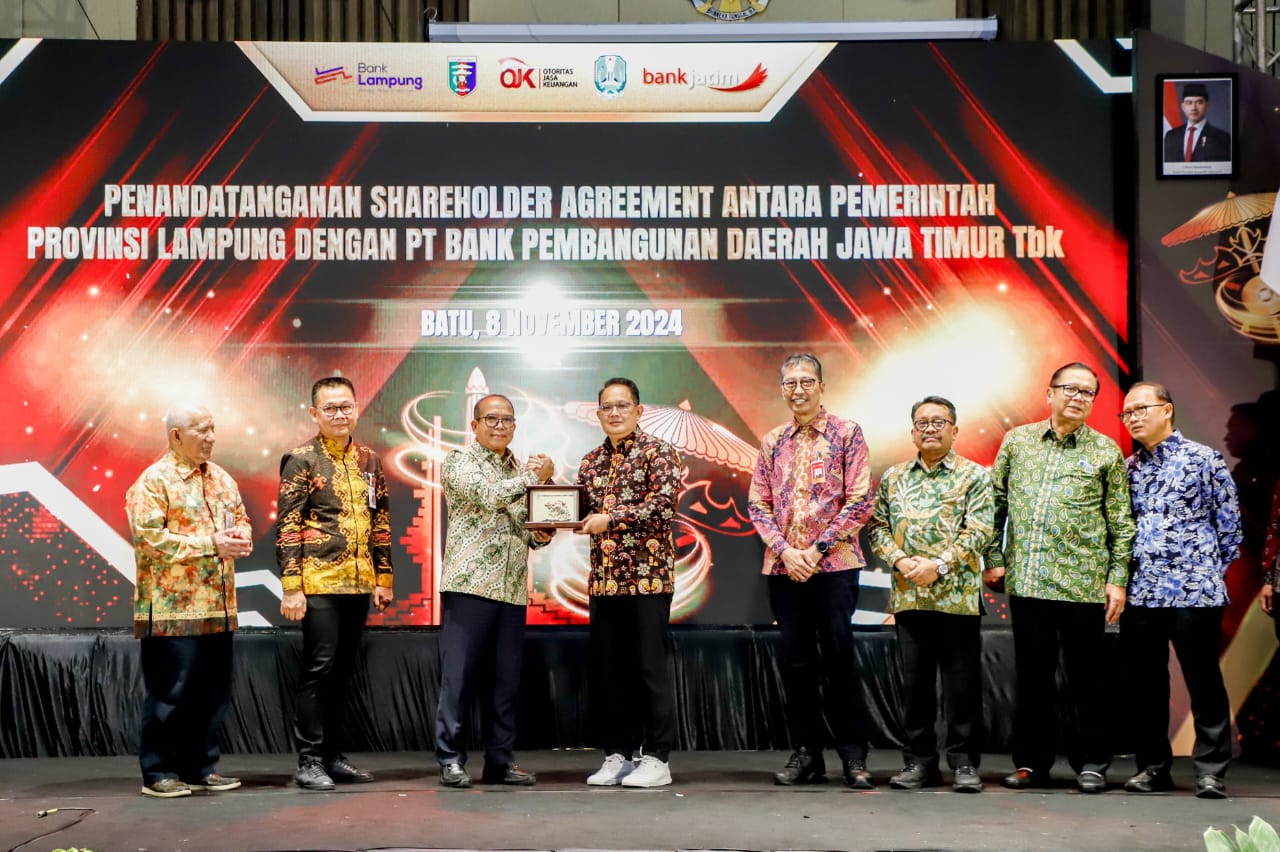 Saksikan Penandatanganan Shareholder Agreement Bank Jatim dengan Bank Lampung, Pj. Gubernur Adhy Optimitis Tingkatkan Aksesibilitas Keuangan