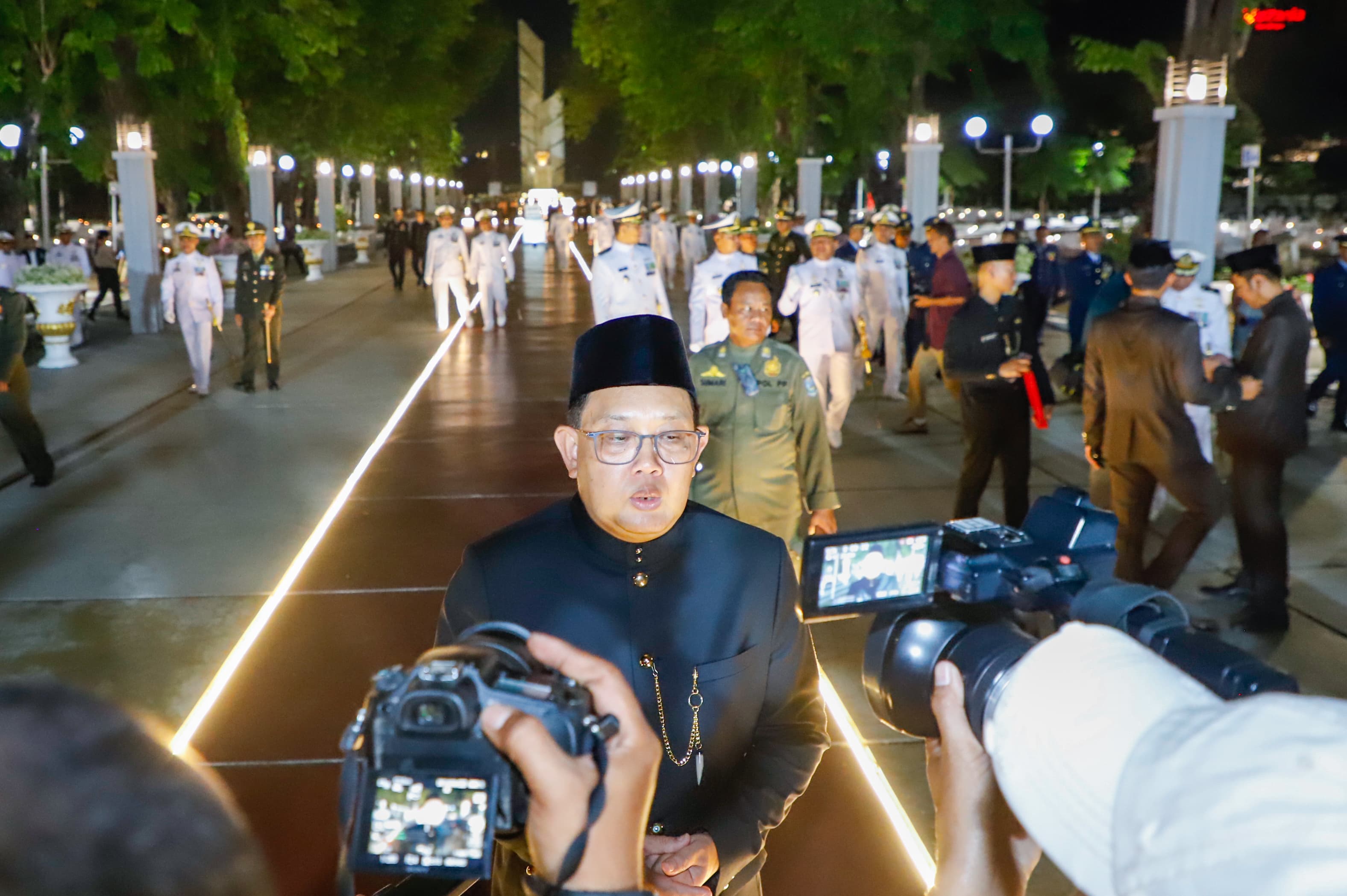 Pimpin Apel Kehormatan dan Renungan Suci Sambut Hari Pahlawan, Pj. Gubernur Adhy Ajak Kontribusi untuk Bangsa Melalui Prestasi dan Inovasi