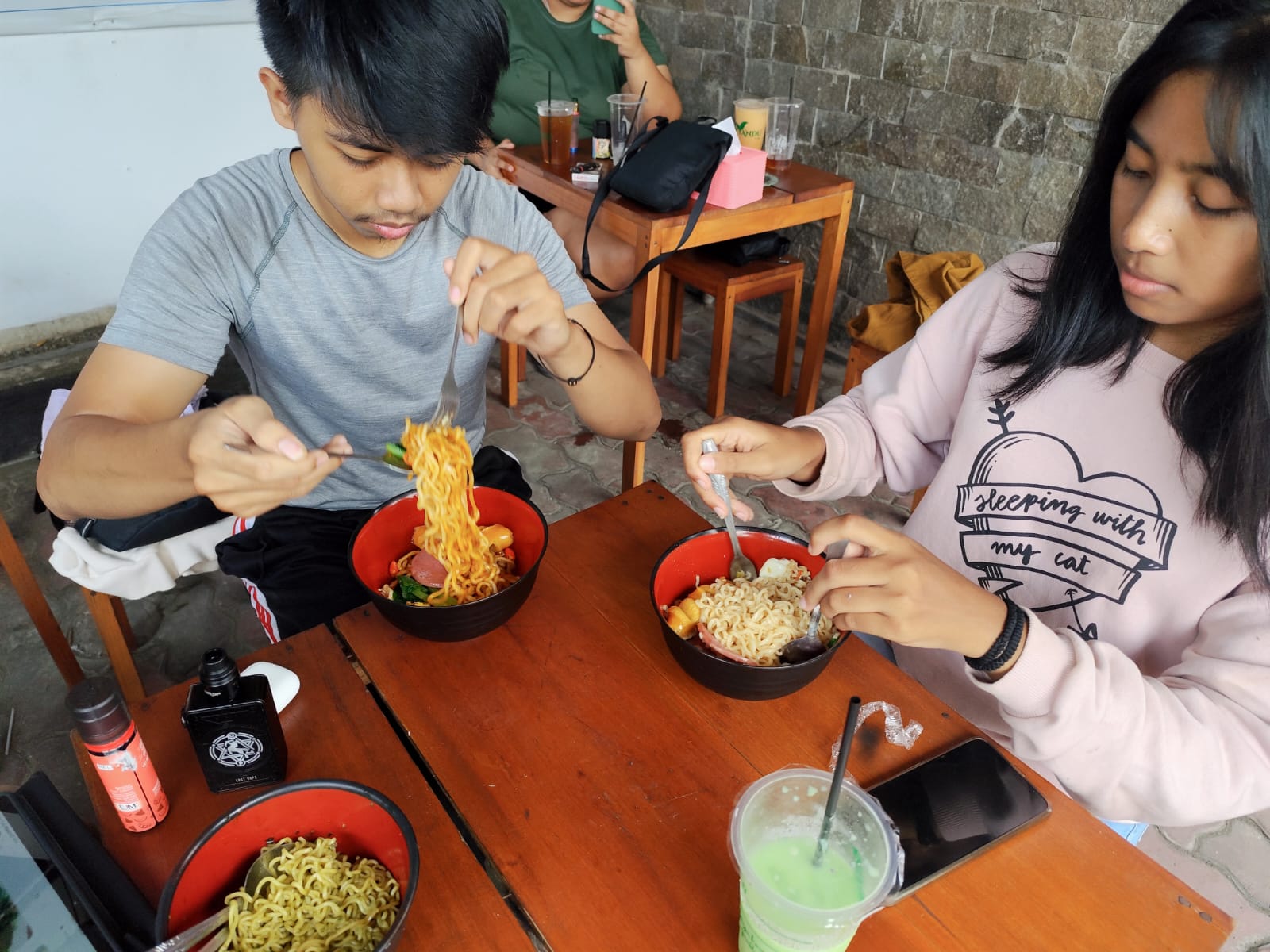 Sosmiekoe Jadi Buruan Pelajar dan Mahasiswa di Jember, Makan Mie dan Es Teh Murah Kurang dari Rp10 Ribu