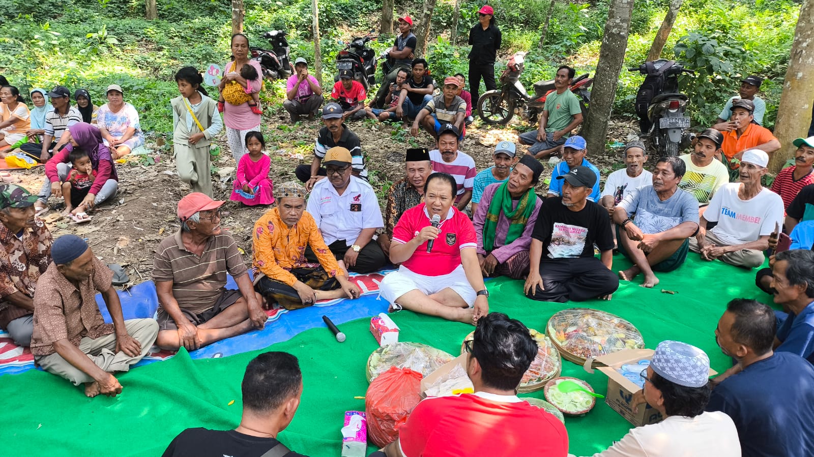 Ratusan Masyarakat Bandealit Jember Curhat 79 Tahun Jalan Tidak Mulus, Diperbaiki Era Hendy-Firjaun