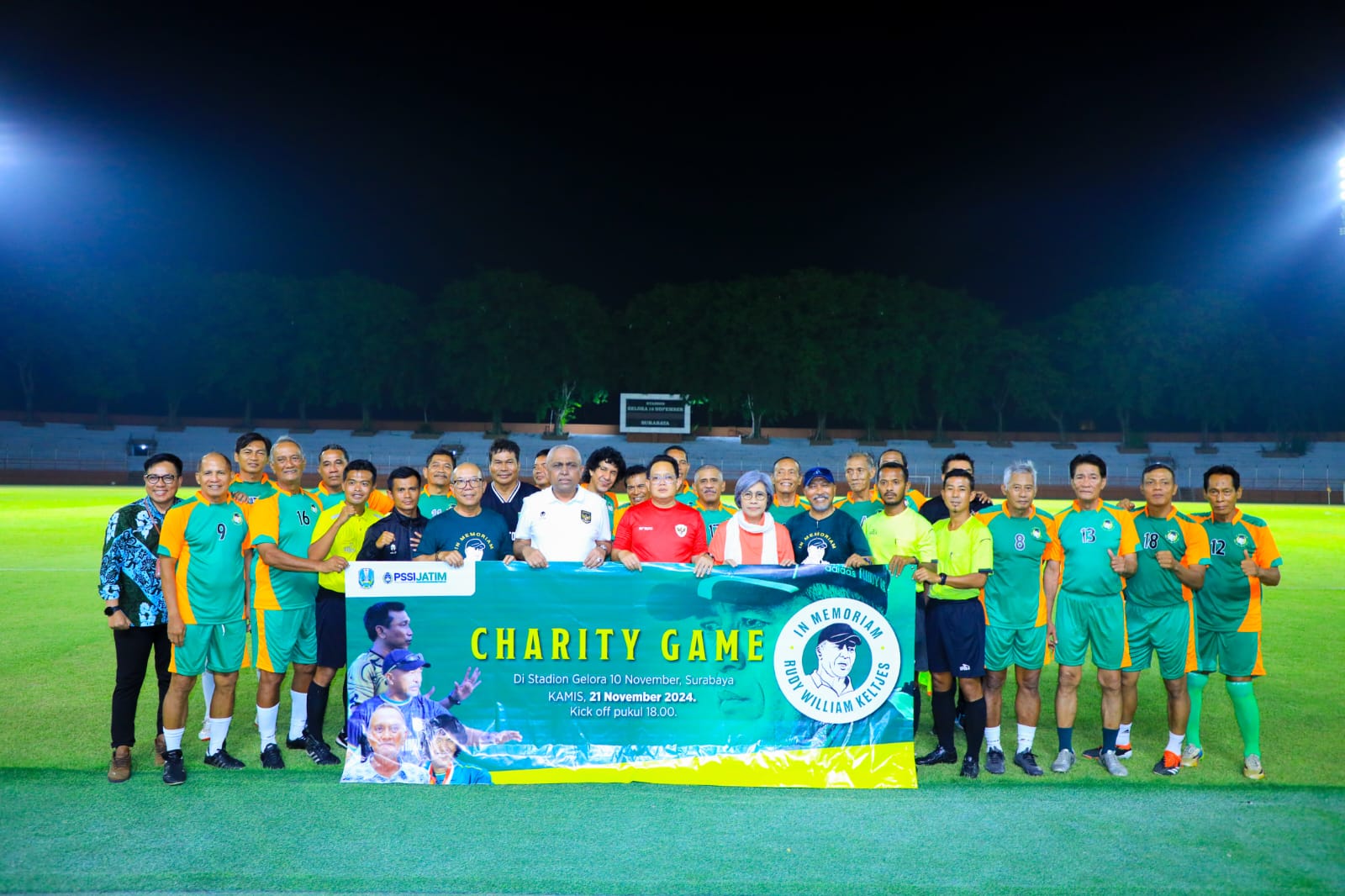 Charity Game Waras FC dan Persebaya Legend, Pj. Gubernur Adhy Apresiasi Prestasi Rudy William Keltjes