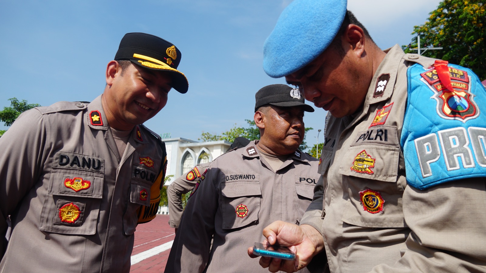 Polres Gresik Razia HP Anggota Cegah Terlibat Judi Online
