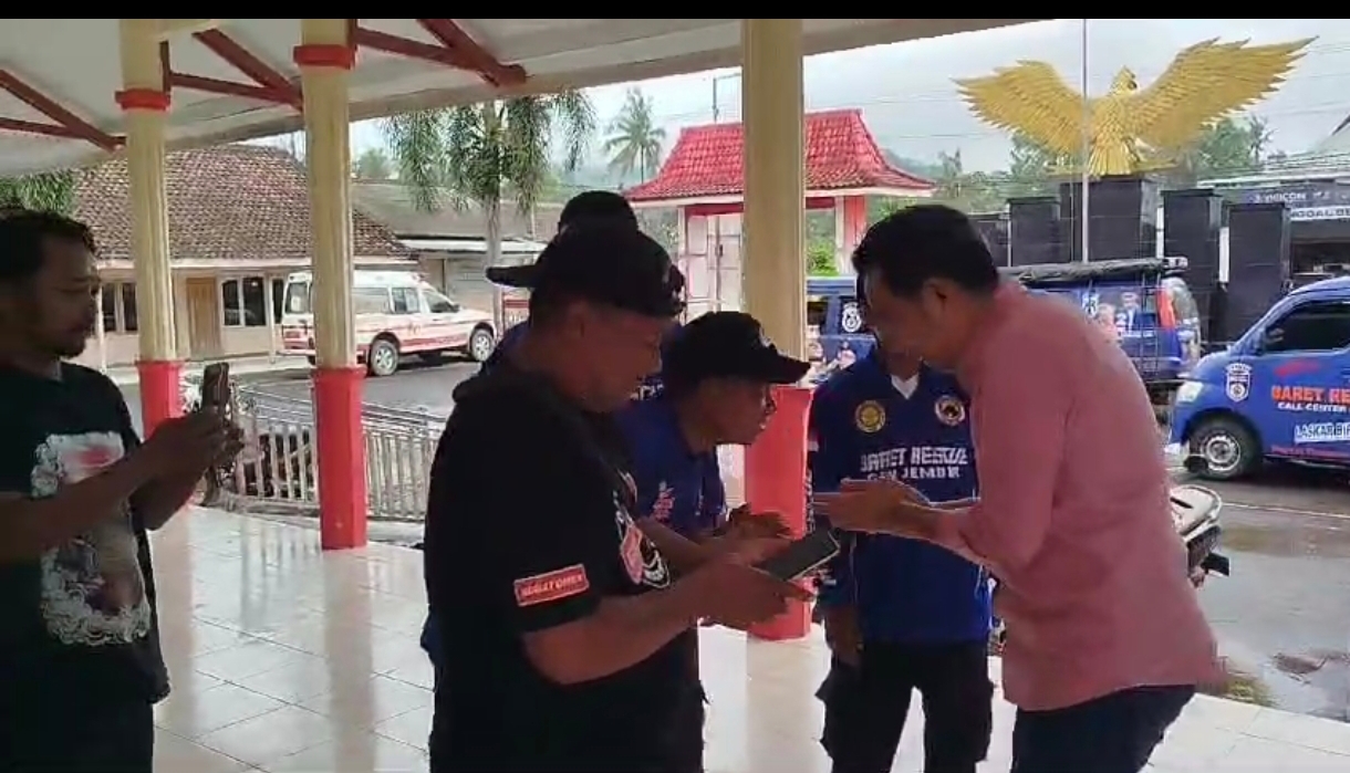 Cabup Jember Fawait Kirim Bantuan Untuk Korban Bencana Banjir di Kecamatan Tempurejo