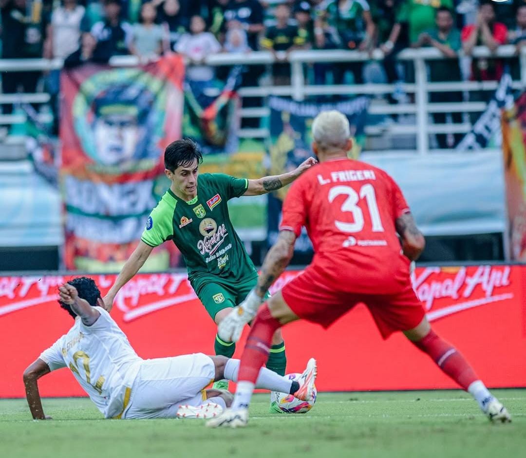 Persebaya Tundukkan Arema di GBT dengan Skor 3-2, Kokoh di Puncak Klasemen Sementara