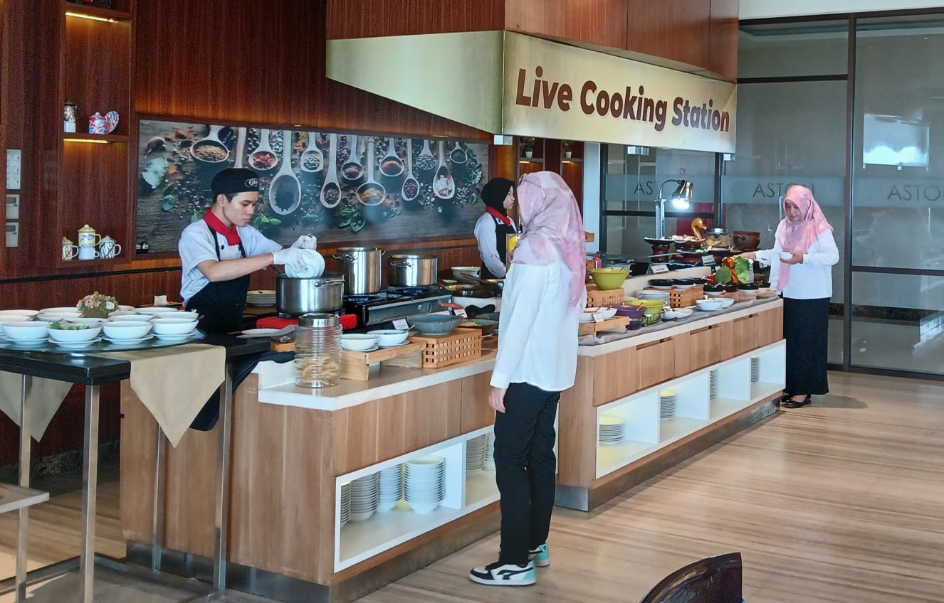 Aston Gresik Tawarkan Makan sak Waregmu Hanya Rp70 Ribu