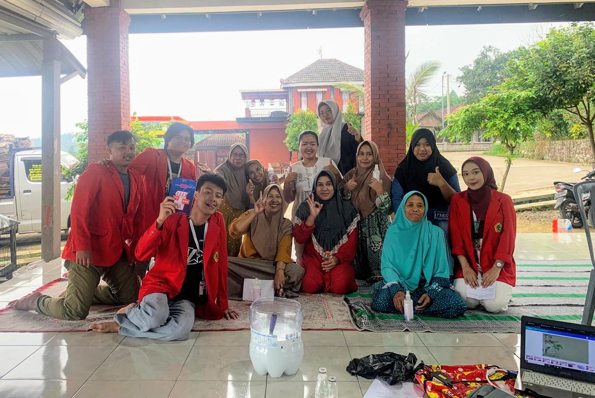 Digitalisasi dan Inovasi: Mahasiswa KKN R-14 UNTAG Surabaya Tingkatkan UMKM Laundry di Mojokerto