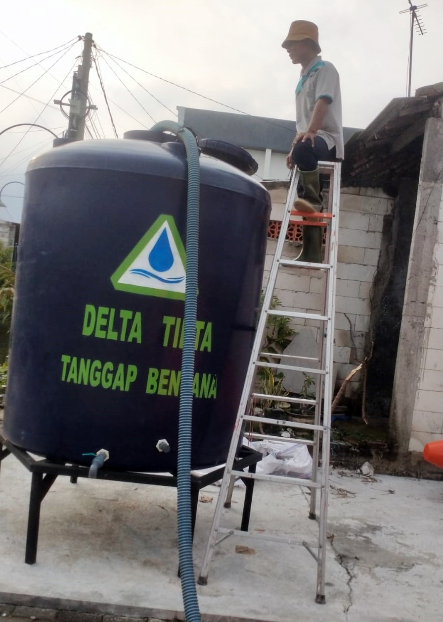 Lima Tandon Air Bersih Disiapkan Perumda Delta Tirta untuk Warga Terdampak Banjir di Kecamatan Candi