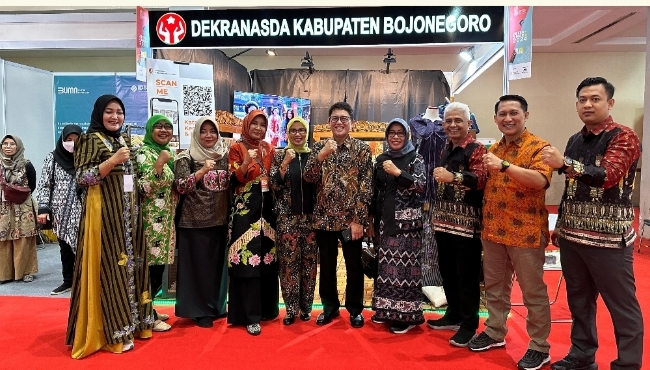Tim Dekranasda Bojonegoro Bersama Konjen RI di Dubai Mengikuti Pameran Middle East Organic and Natural Product Expo