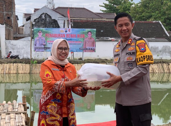 Sepuluh Ribu Benih Ikan Ditabur Pemkab dan Polres Bojonegoro untuk Dukung Program Ketahanan Pangan