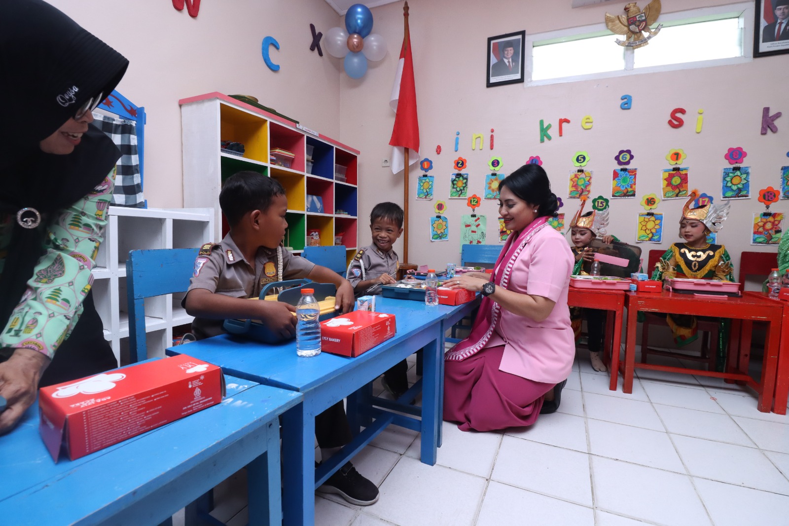 Dukung Program Pemerintah, Wakil Ketua PYKB Daerah Jatim Salurkan Makan Bergizi Gratis di Bojonegoro