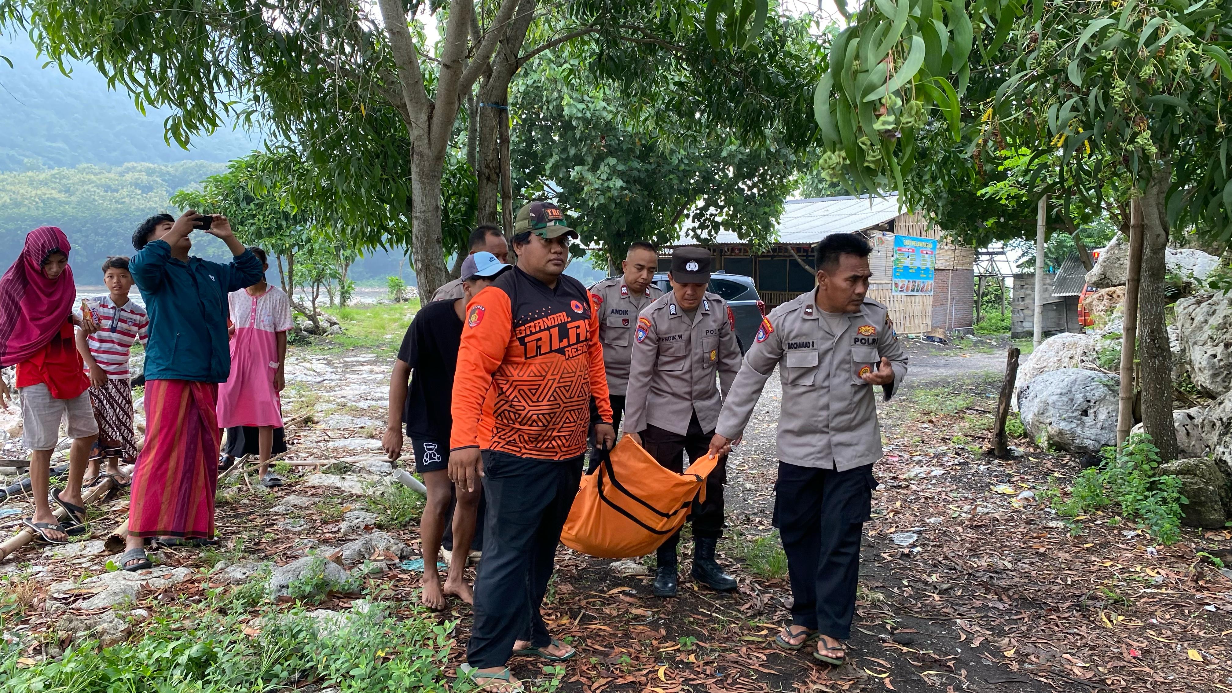 Satu Remaja Hanyut di Sungai Bedadung Jember Ditemukan Meninggal, Satu Lagi Masih Dicari